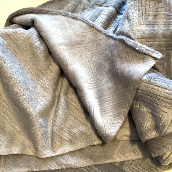 Gray Minky Fabric 1 One Piece of Material Quilting Sewing Crafting - Picture 2 of 5